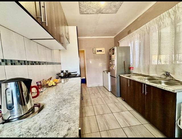3 BEDROOM HOUSE FOR SALE IN VANDERBIJLPARK CW 5